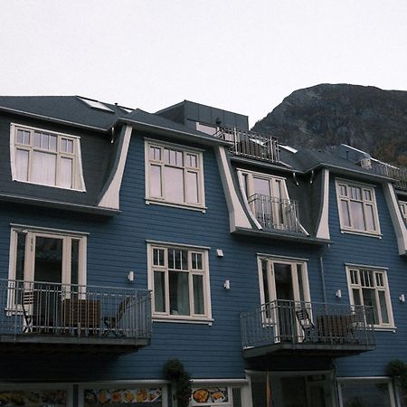 Blue House Dormitory Odda Ngoại thất bức ảnh